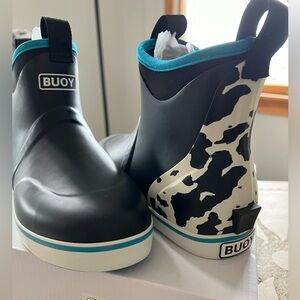 BUOY Women's Waterproof Deck Ankle Rain Boots Black/cow print - US Size 8